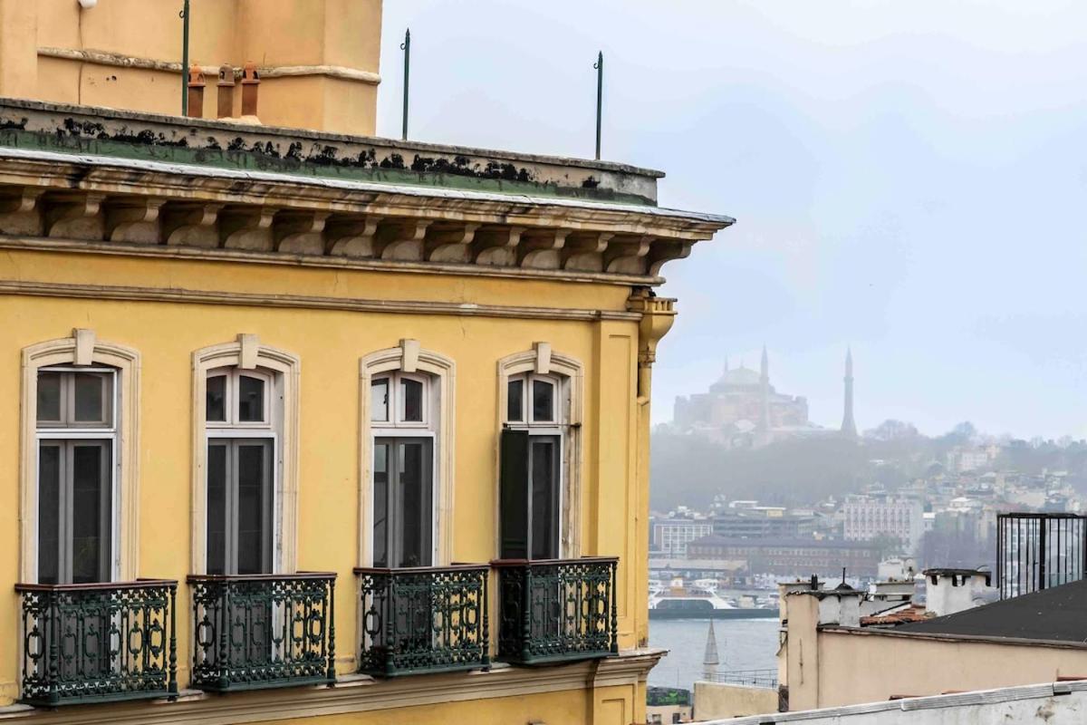 Terrace Home With Tower View Istanboel Buitenkant foto